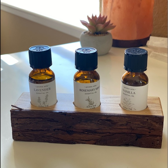 AROMA ARIA ESSENTIAL OIL TRIO SET W/ BARK STAND - Picture 1 of 3